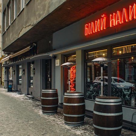 Mini Hotel Barvy Lvova On Hnatyuka St. Екстер'єр фото