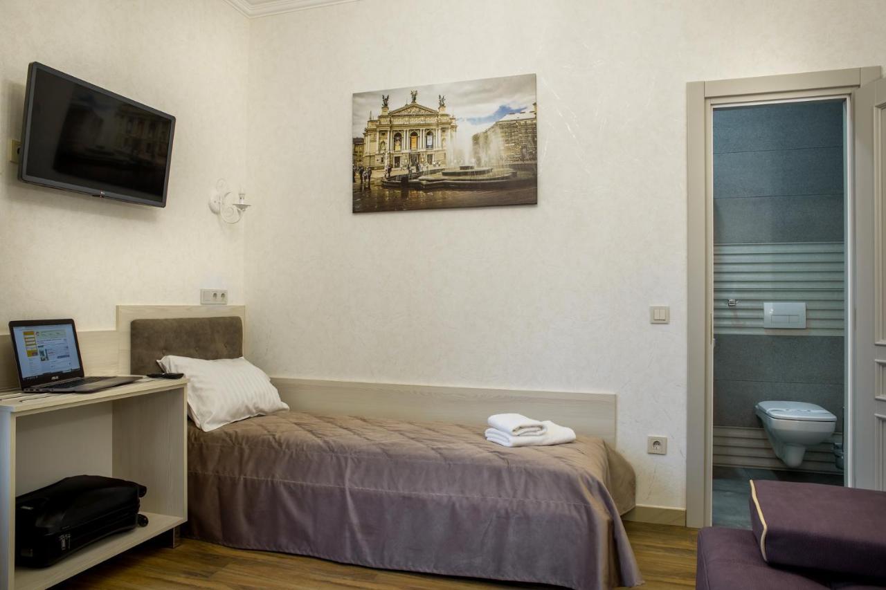 Mini Hotel Barvy Lvova On Hnatyuka St. Екстер'єр фото