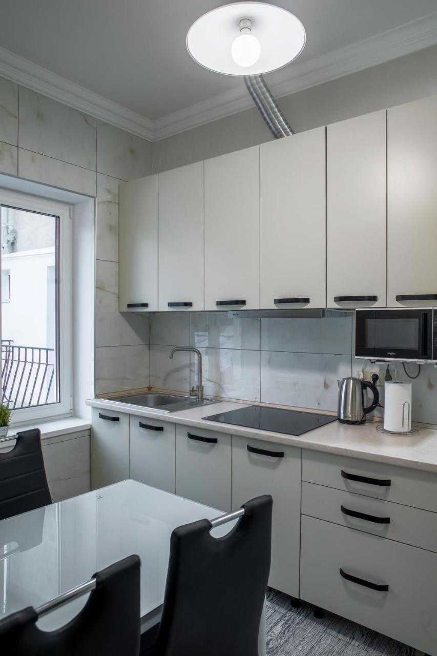 Mini Hotel Barvy Lvova On Hnatyuka St. Екстер'єр фото