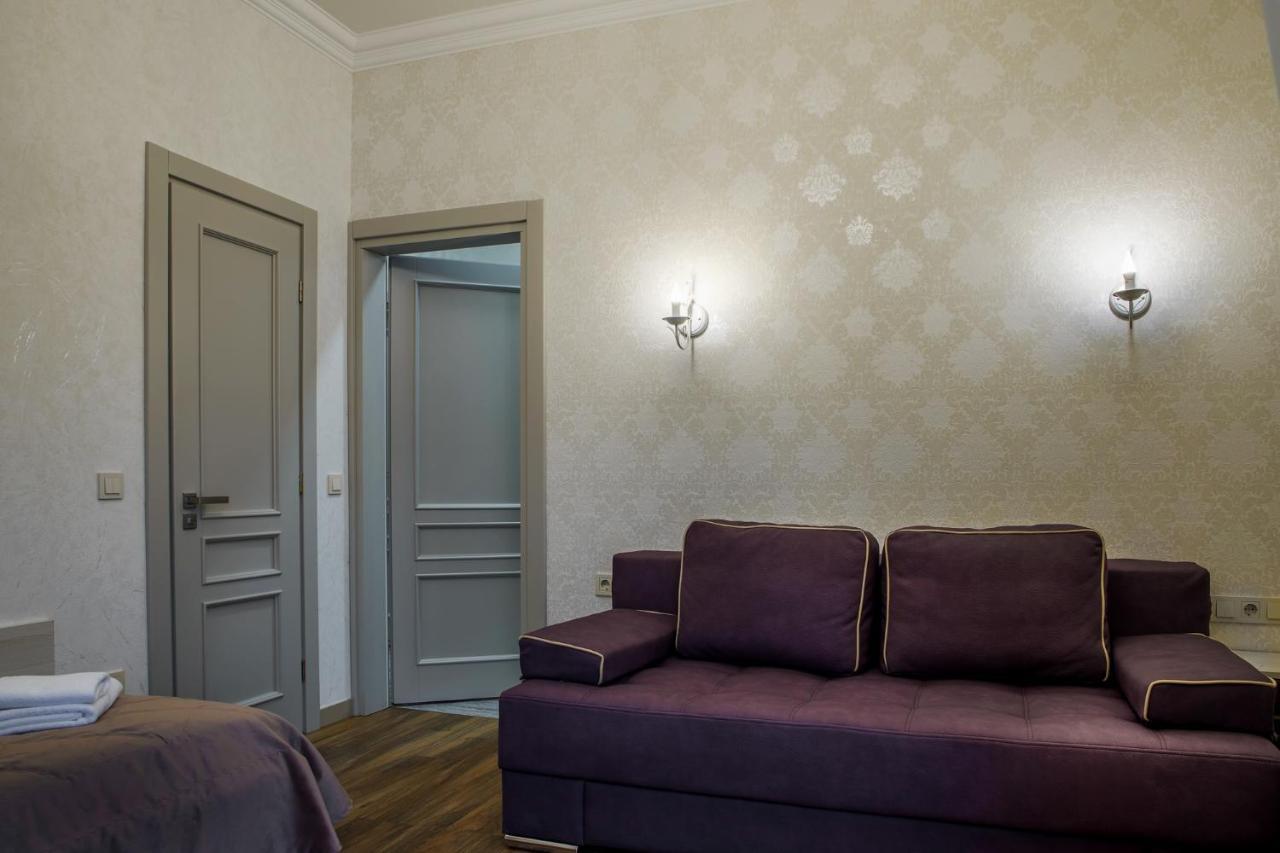 Mini Hotel Barvy Lvova On Hnatyuka St. Екстер'єр фото