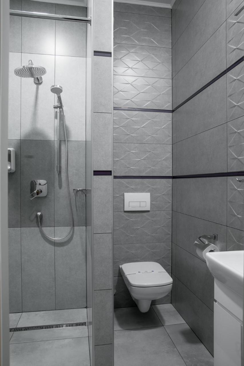 Mini Hotel Barvy Lvova On Hnatyuka St. Екстер'єр фото