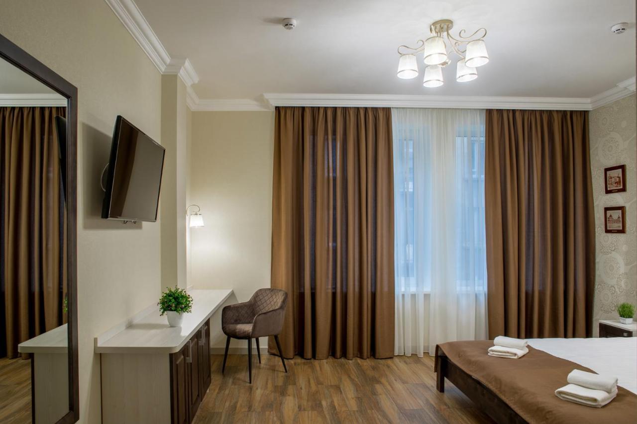Mini Hotel Barvy Lvova On Hnatyuka St. Екстер'єр фото