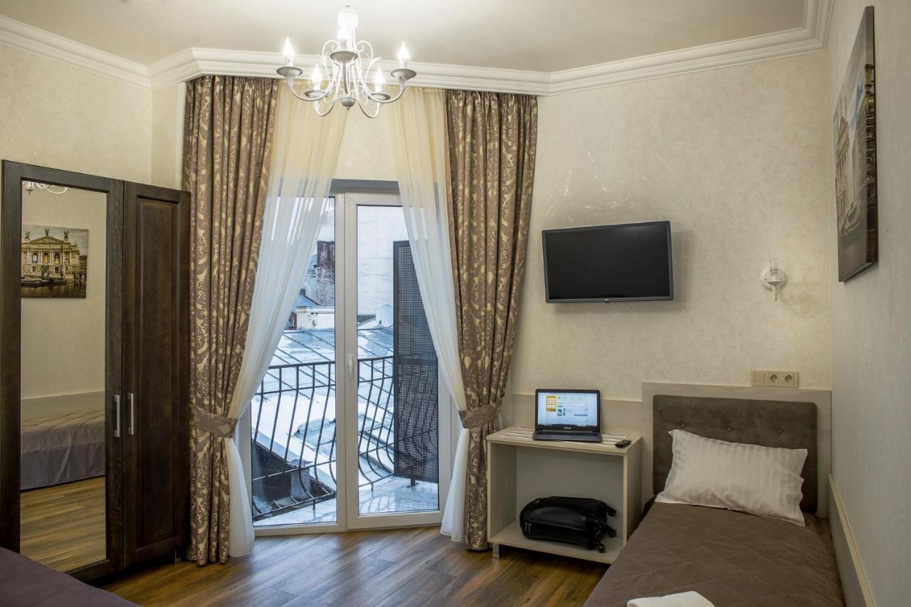 Mini Hotel Barvy Lvova On Hnatyuka St. Екстер'єр фото