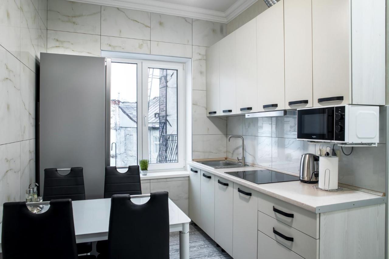 Mini Hotel Barvy Lvova On Hnatyuka St. Екстер'єр фото