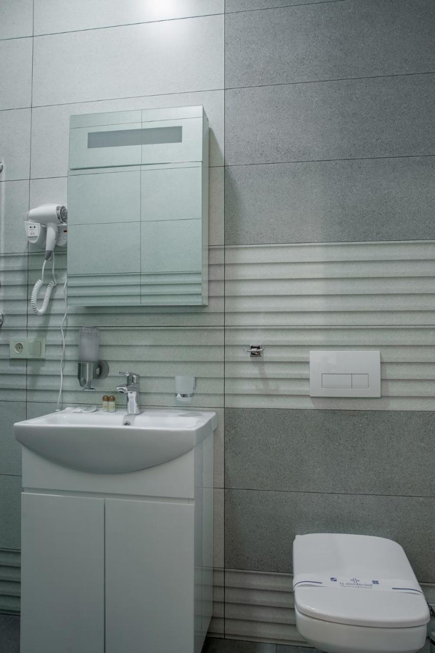Mini Hotel Barvy Lvova On Hnatyuka St. Екстер'єр фото