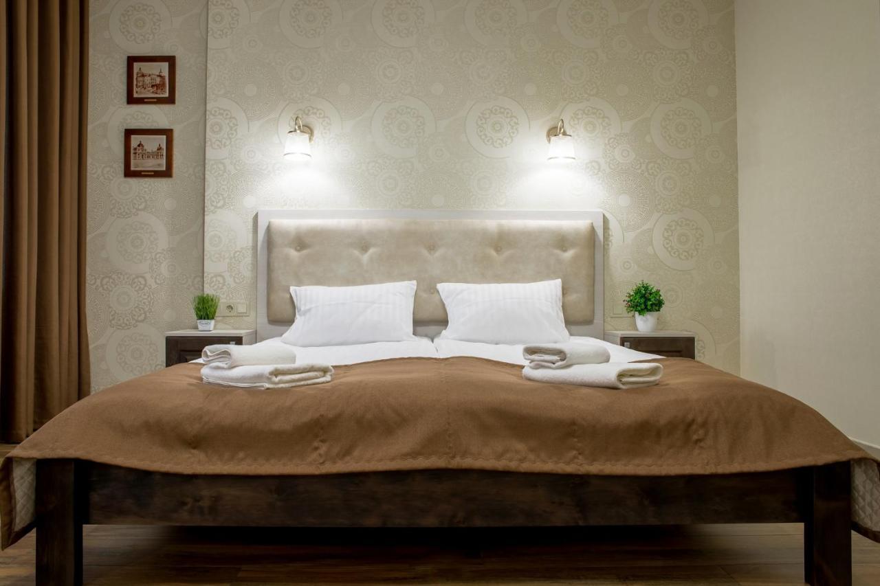 Mini Hotel Barvy Lvova On Hnatyuka St. Екстер'єр фото