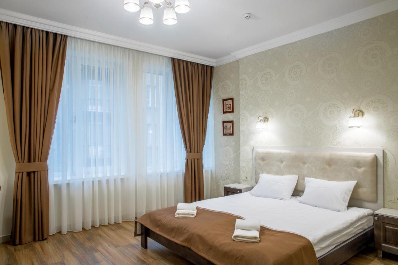 Mini Hotel Barvy Lvova On Hnatyuka St. Екстер'єр фото